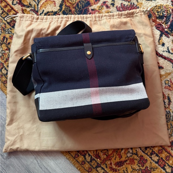 Burberry Camera Bag - Picture 3 of 10